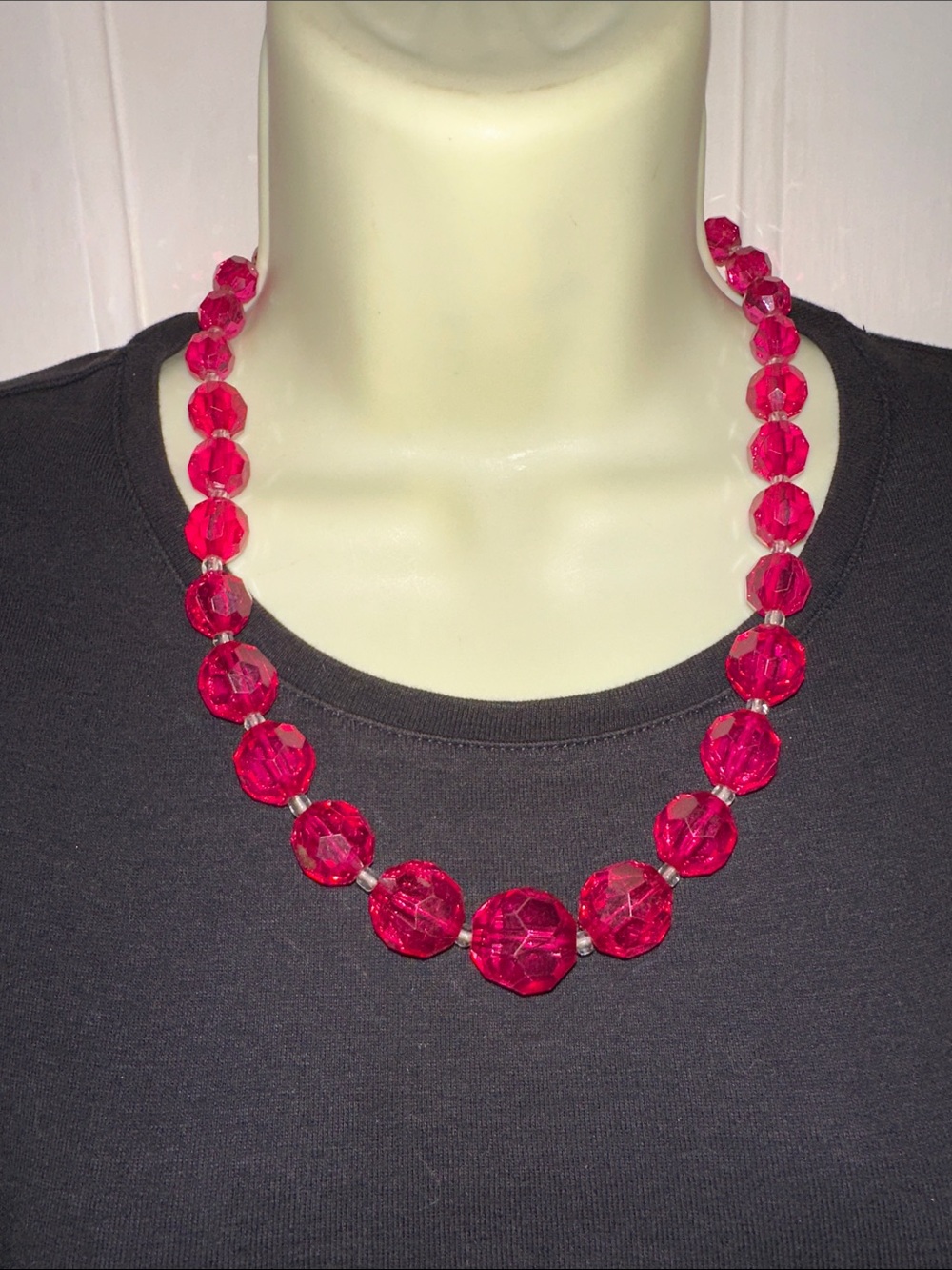 Fuchsia Chunky Graduated Faceted Plastic Bead‎ Necklace